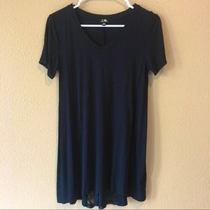✅3/$15 Cable & Gauge Black Short Sleeve V-Neck Tunic
